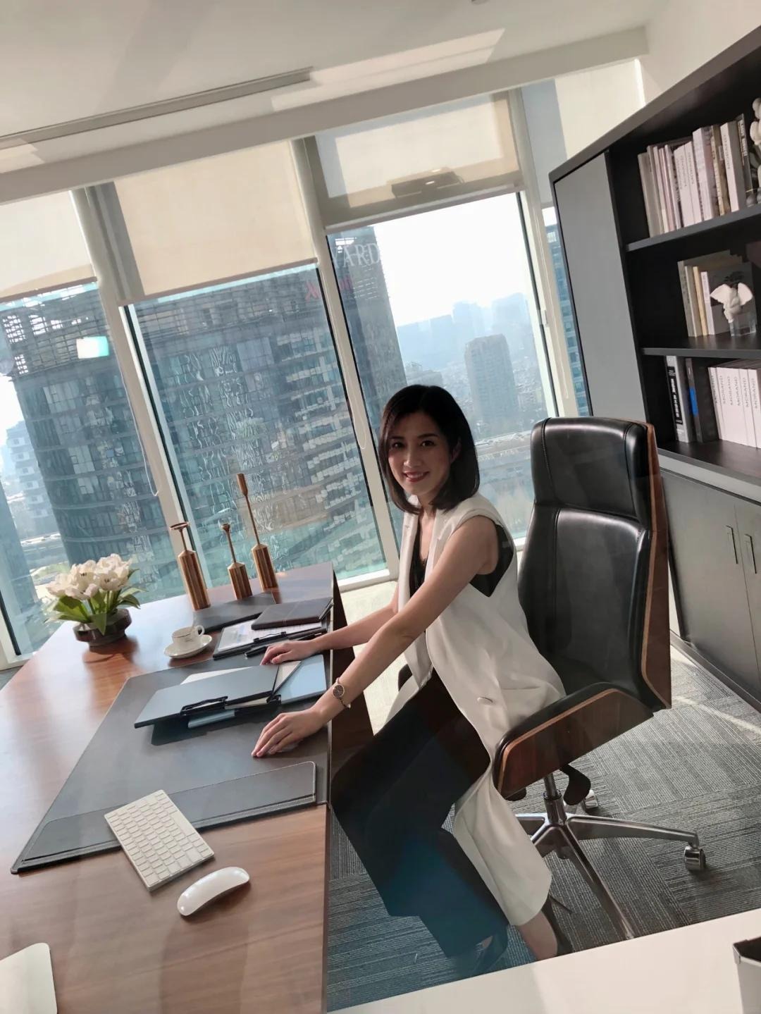Daisy office portrait